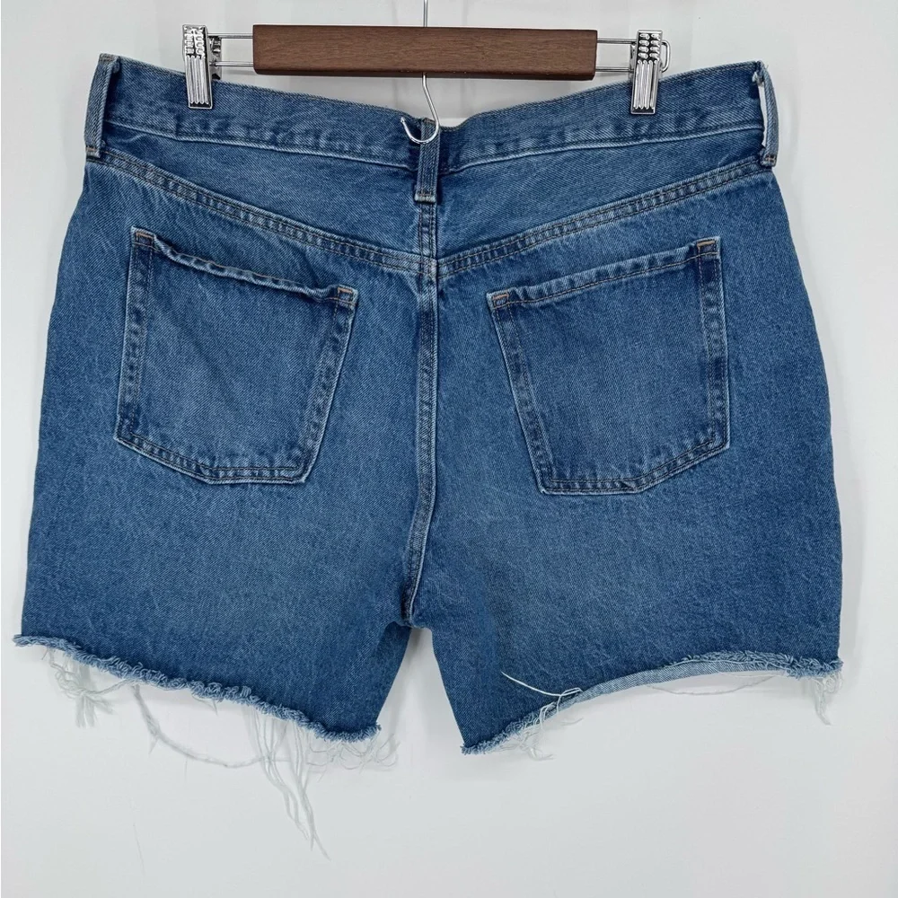 Old Navy Women's Distressed Blue Jean Shorts Size 14 and 100% Cotton - Picture 2 of 5